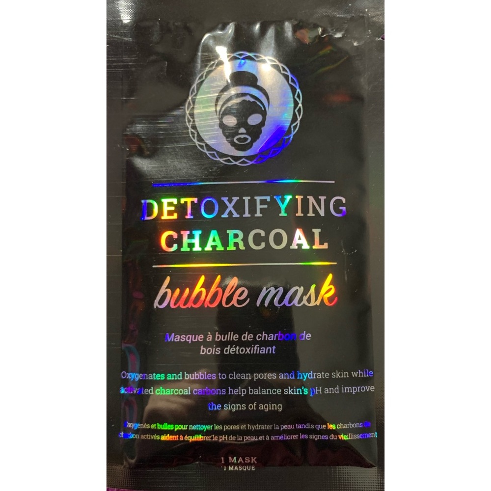 Detoxifying Charcoal Bubble Mask